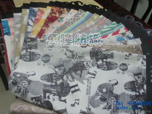 印花麂皮絨 用途靠墊 成份100%滌綸 規(guī)格75d*225d