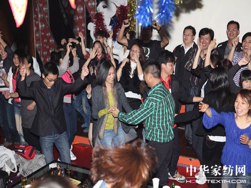 ����Ҿ�2010�ꃞ(y��u)��T���C��(ji��ng)���(hu��)�A�M�xĻ