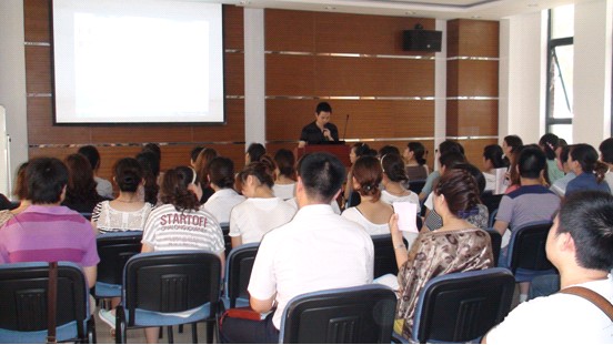 寶縵營(yíng)銷中心全員學(xué)習(xí)秋冬新品