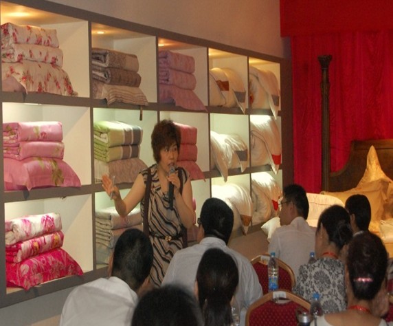 達(dá)達(dá)創(chuàng)遠(yuǎn)對(duì)艾伊家紡員工進(jìn)行培訓(xùn)