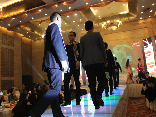 Pʢ{(ln){(dio)paisley׌vw