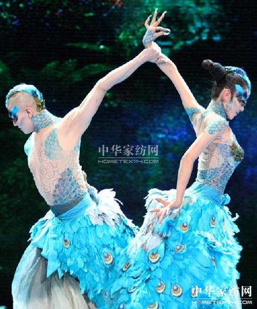 富安娜家紡代言人楊麗萍:舞者習(xí)鳥鳴 羽衣奪天工