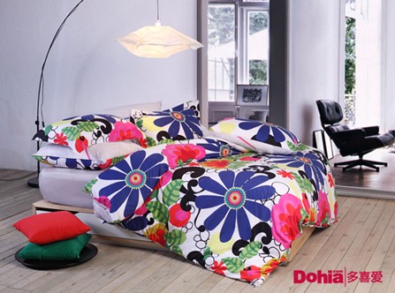 ϲƷУɫ֮;L(fng)д