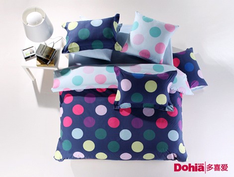 ϲƷУɫ֮;L(fng)д