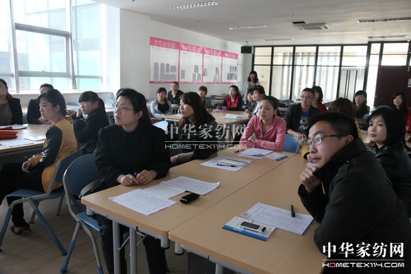 紫羅蘭開展第七屆加盟商培訓(xùn)