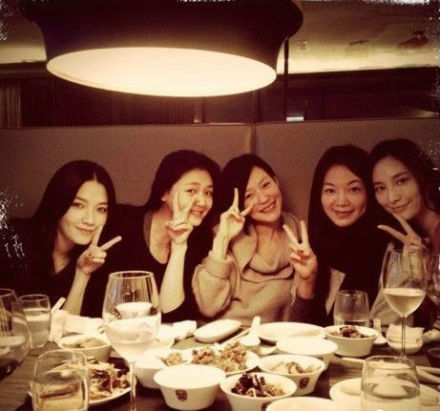 范曉萱大小S吳佩慈等閨蜜親密合影