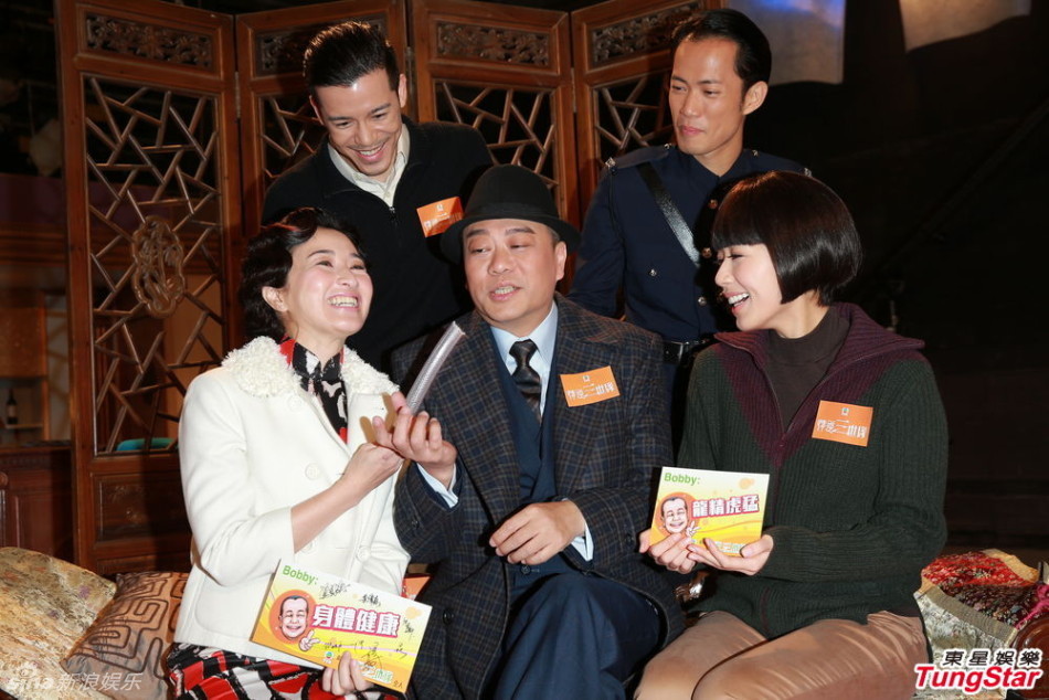 歐陽(yáng)震華復(fù)工與關(guān)詠荷等合影