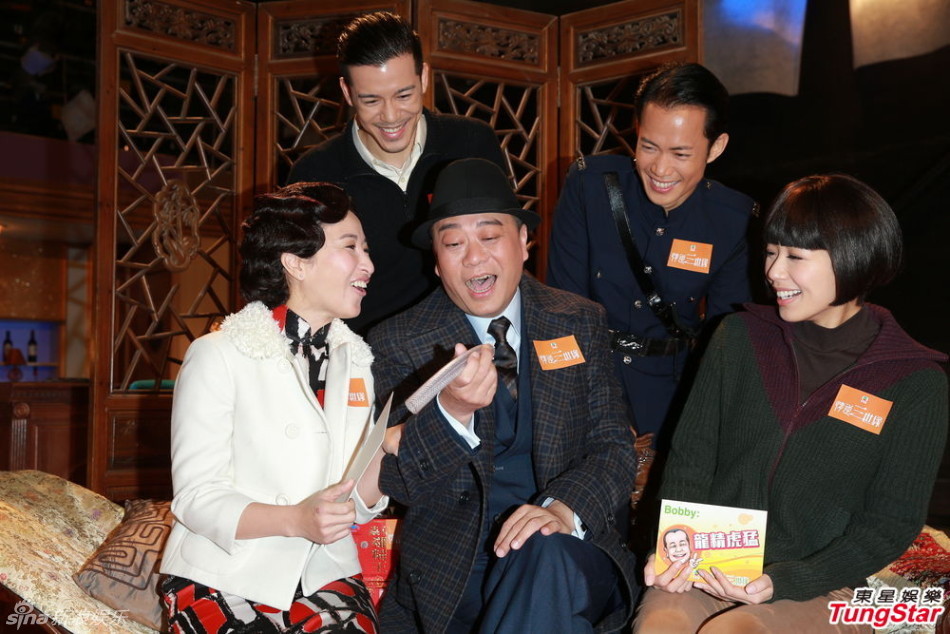 歐陽(yáng)震華復(fù)工與關(guān)詠荷等合影