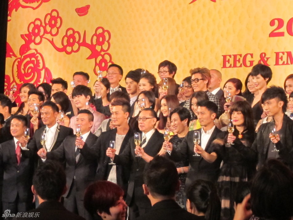 英皇春茗晚宴溫碧霞艷壓全場(chǎng)