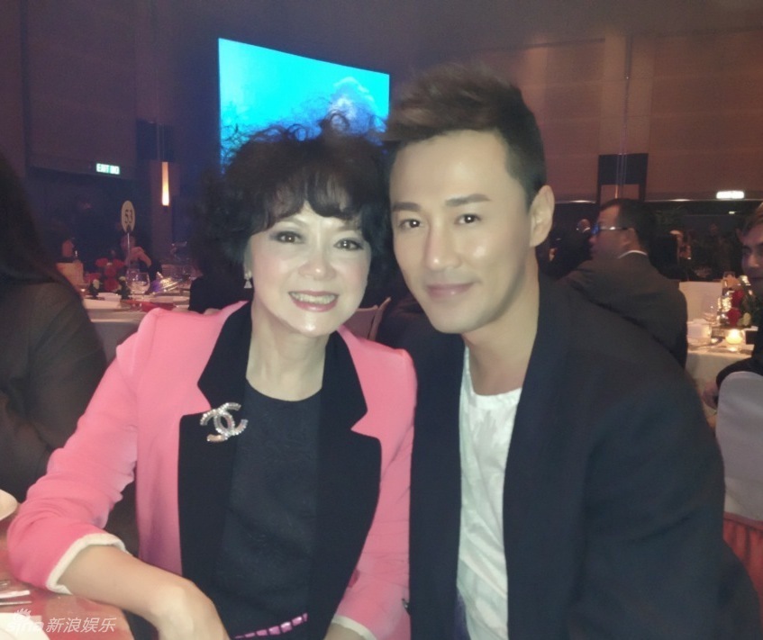 英皇春茗晚宴溫碧霞艷壓全場(chǎng)