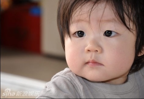 陳慧琳收長子禮物感動 幼子大眼肉臉嘟