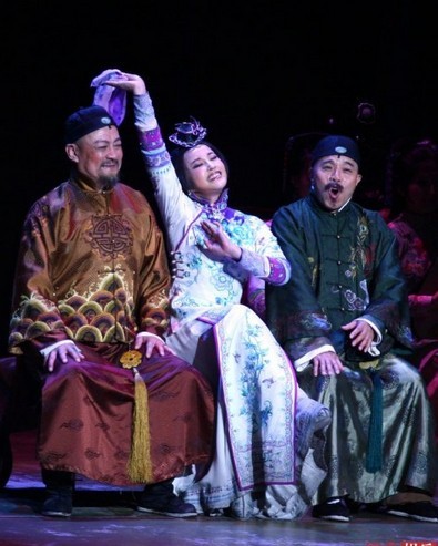 劉曉慶廣東上演《風(fēng)華絕代》