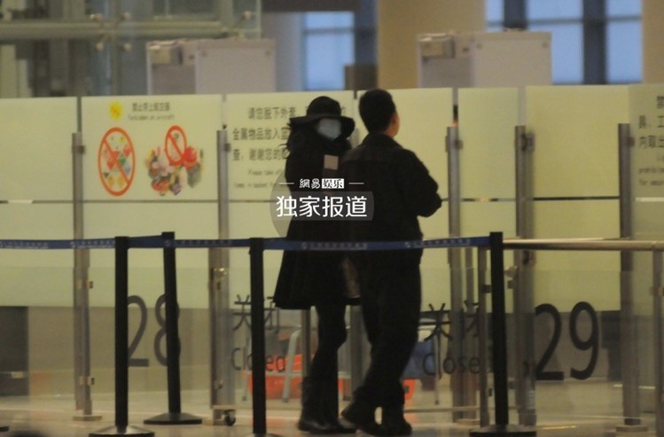 林志玲戴口罩現(xiàn)身機(jī)場(chǎng)