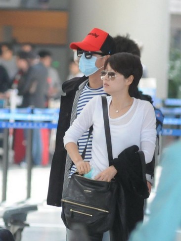 文章馬伊琍夫婦現(xiàn)身機場