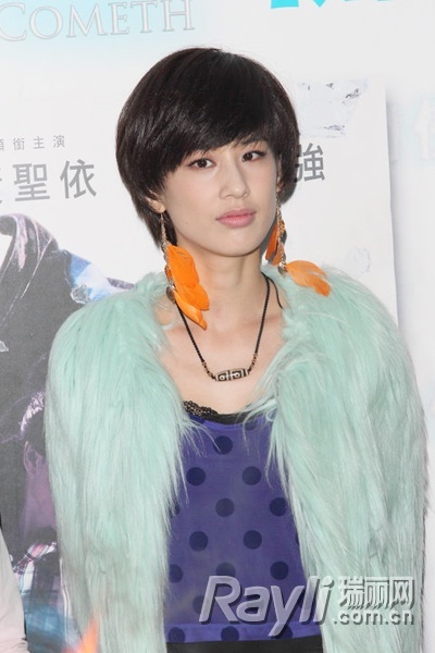 黃圣依戀上短發(fā)"金龜子"發(fā)型惹爭(zhēng)議