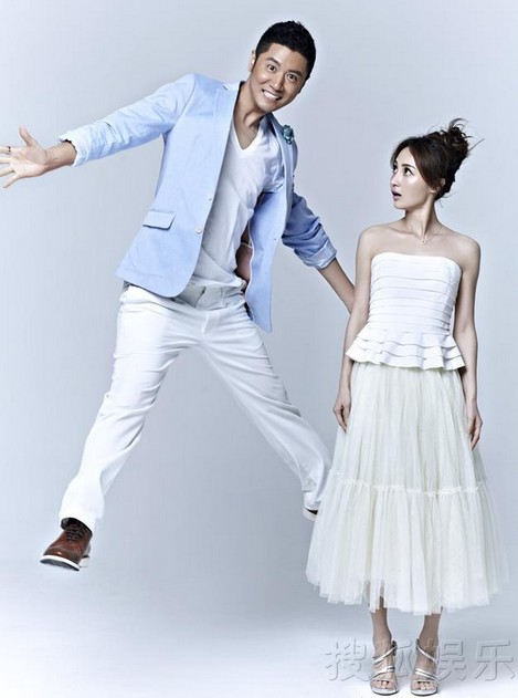 姚笛任重拍情侶寫(xiě)真演繹"愛(ài)情游戲"