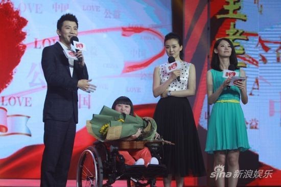 王艷《公益中國》淚灑現(xiàn)場幾度失控