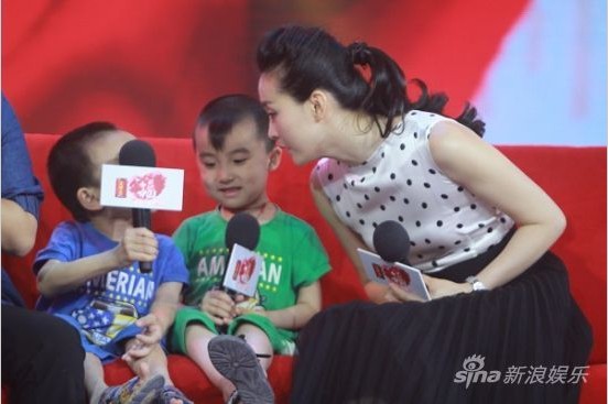 王艷《公益中國》淚灑現(xiàn)場幾度失控