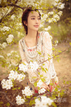 張儷寫真復(fù)古美如油畫詮釋溫婉靜謐