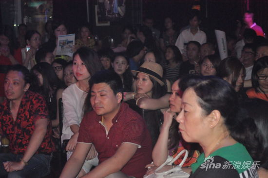 陳龍從影18載慶生好友周海媚道賀