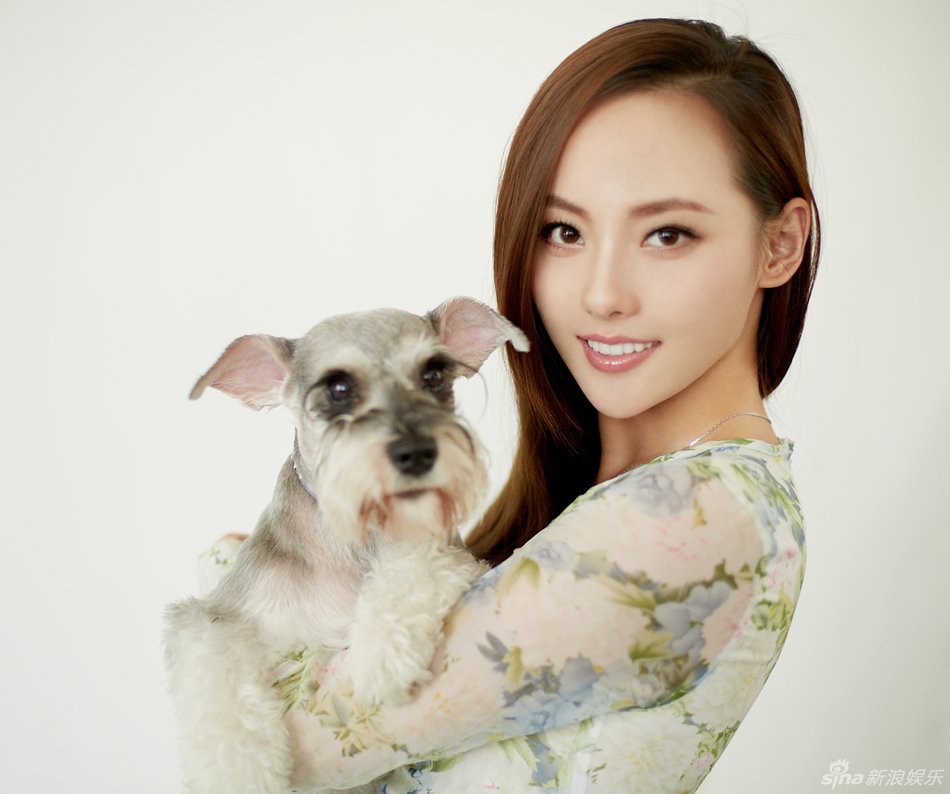 張嘉倪與狗狗親密寫真為保護動物代言