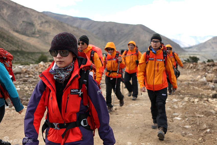 陳坤行走團(tuán)隊(duì)遇冰雹董潔膝傷被迫下撤