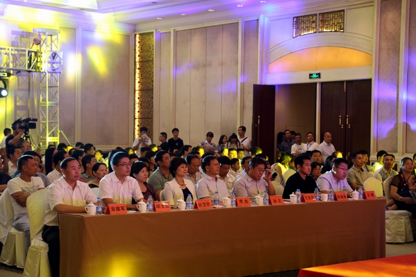 ë2015ﶬƷl(f)(hu)AMĻ