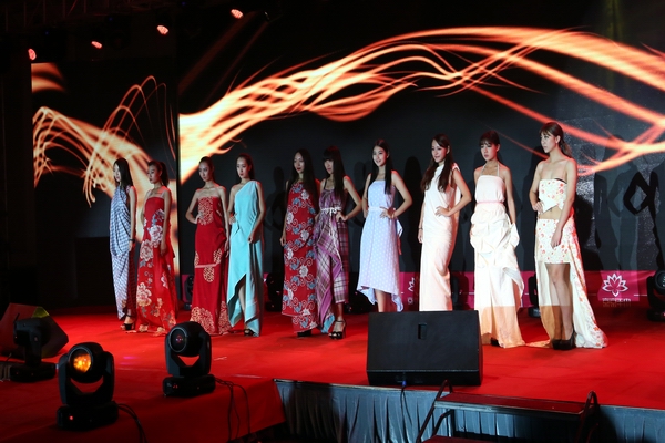 ë2015ﶬƷl(f)(hu)AMĻ