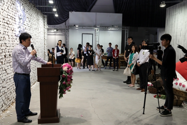 `Ҋ----FEELINGƷưl(f)ڱHˇg@^(q)e