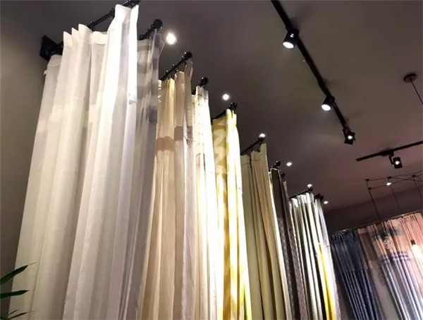 Ҳ20dL(fng)ͬУ٬F(xin)L(fng)