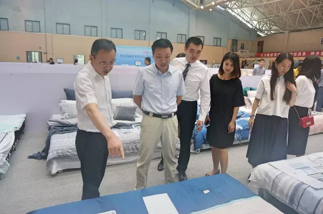 Ҹζϯͨ300Ҽa(chn)ƷŮ