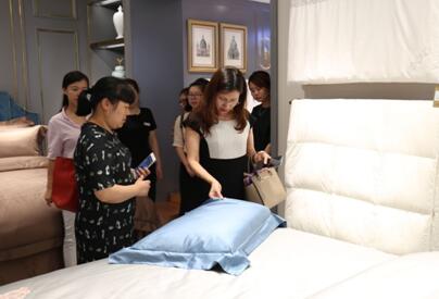 ƥR޴Ʒ㽭족F(tun)w(bio)(zhn)ƶ(dng)ӑ(hu)ڲҼ_(ki)